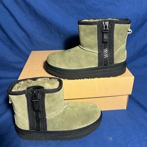 UGG- CLASSIC MINI ZIPPER TAPE LOGO, BTOL, 2 kids QS